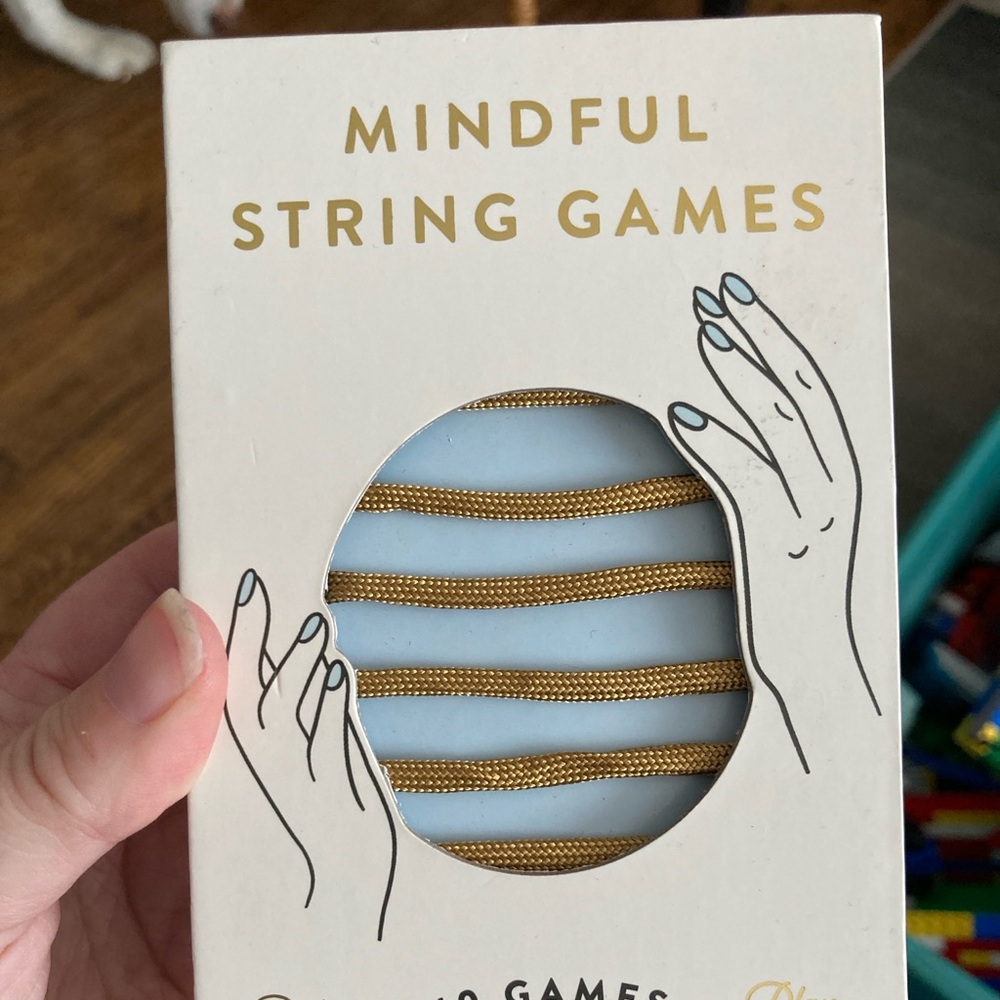 Chronicle Books Mindful String Games - Gold